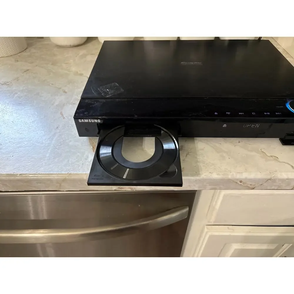 Samsung HT-C5500 5.1 channel Blu-ray home theater system reciever